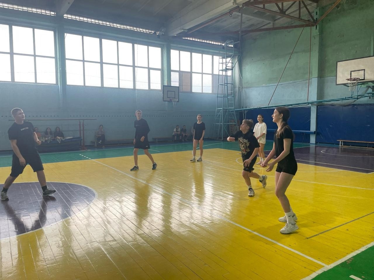 Турнир по волейболу среди команд 7-8 классов, посвященный 80-летию Великой Победы.